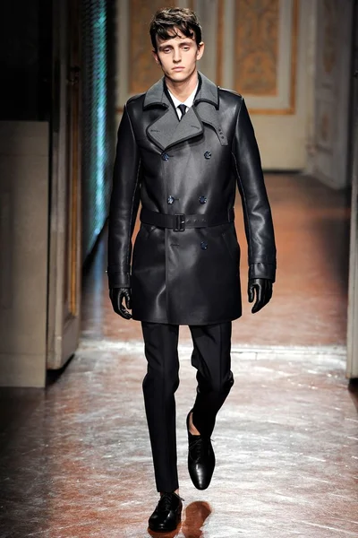Look 25